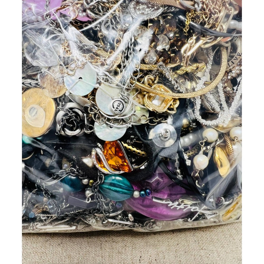 Vintage & Modern Gold & Silver Tone Mixed Metal Scrap/Wearable Jewelry Lot 9LBs - Picture 4 of 14